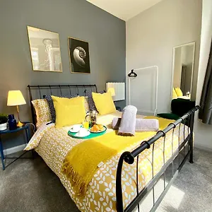 Beachside Bliss: Trendy Near Bournemouth